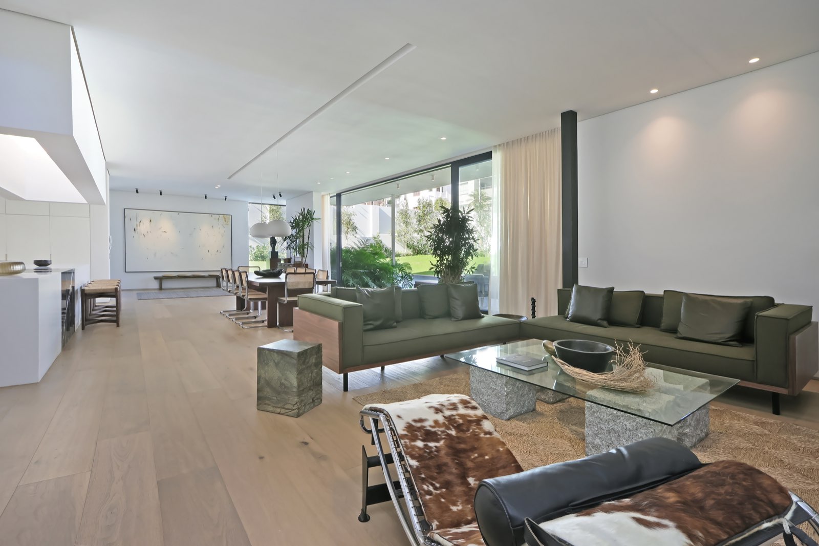 Full living room with Le Corbusier chaise and garden view